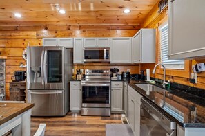 Fridge, microwave, oven, stovetop - Couple’s Refuge by Ghosal Luxury Lodging (Sevierville)