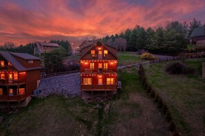 Exterior - Couple’s Refuge by Ghosal Luxury Lodging (Sevierville)