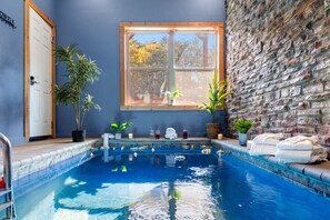 Indoor pool, a heated pool - Couple’s Refuge by Ghosal Luxury Lodging (Sevierville)