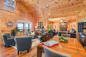 Interior - Twin Summit Resort by Ghosal Luxury Lodging (Sevierville)