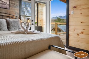 13 bedrooms, desk, iron/ironing board, free WiFi