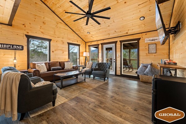 Smart TV, fireplace, video games, table tennis