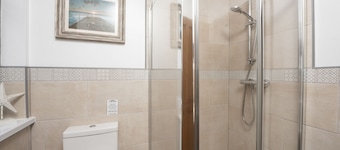 Wheal Frances -Hot Tub - Free Parking - Free Wi-Fi - Accessible