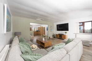 Smart TV, books, stereo