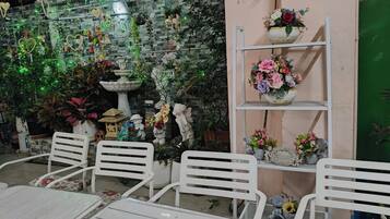 Standard Double or Twin Room, Private Bathroom | Living area