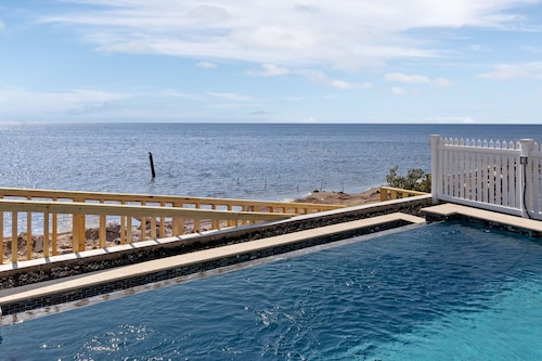 Ahh Da Sea - Waterfront, Backyard Ramp To Jetty & Laguna 3 Bedroom Home