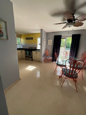 Interior - Charming 2-bedroom Apartment with Jacuzzi, AC, WiFi in Monte Grande (Monte Grande)