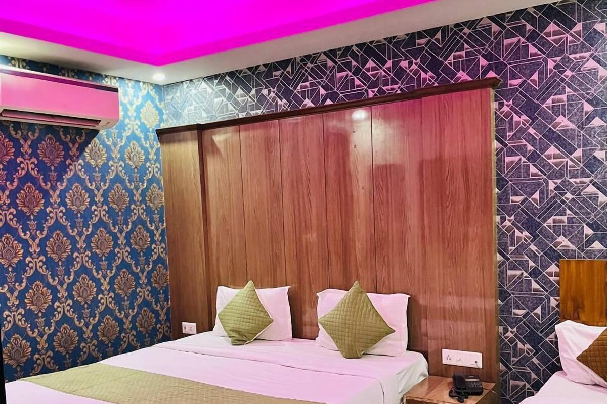 Superior Double or Twin Room | In-room safe, desk, laptop workspace, soundproofing