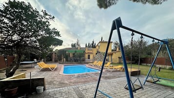Chalet, 5 Bedrooms, Accessible, Smoking | Kolam renang | Kolam renang terbuka