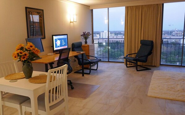 Interior - Downtown Austin, Westgate Tower, Capitol View, Weekly Cleaning, 30 Day Rental (Austin)