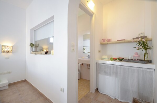 Akrolithos Studios - Naxos