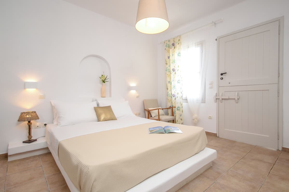 Soundproofing, iron/ironing board, free WiFi, bed sheets