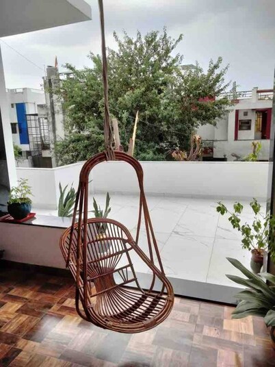 3Br/3Ba townhome in posh locality of Jaipur with AC, WiFi, fitness area