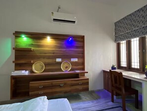 3 chambres, fer et planche à repasser, Wi-Fi, draps fournis