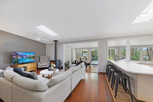 MacMasters Beach Lake House - Quiet and Family Friendly