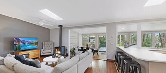 MacMasters Beach Lake House - Quiet and Family Friendly