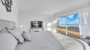 3 slaapkamers, een strijkplank/strijkijzer, gratis wifi, beddengoed