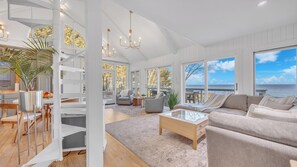 Smart-TV, peis og bøker