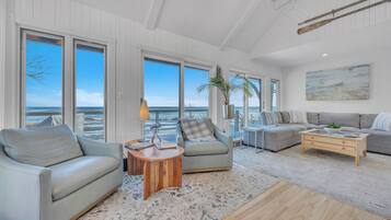 Téléviseur connecté, foyer, livres