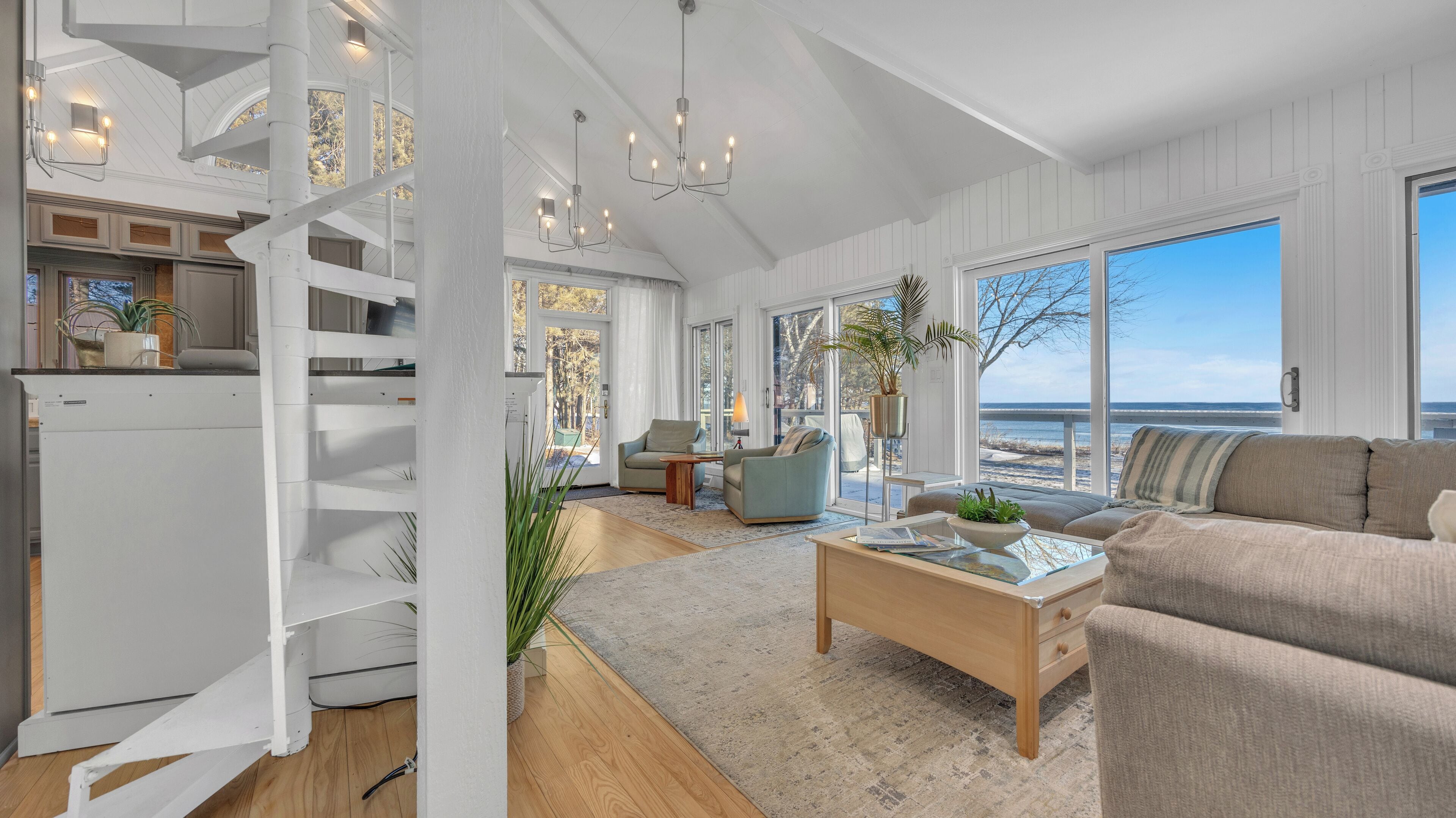 Smart-TV, peis og bøker