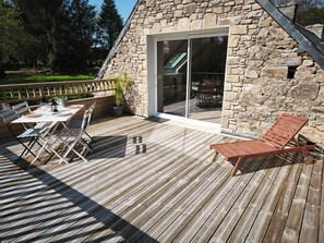 Outdoor dining - Guergonet, Cosy 2-bedroom accomodation (Châtelaudren-Plouagat)