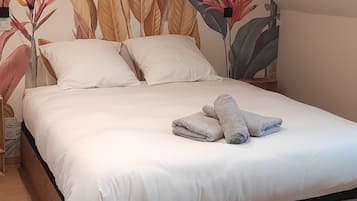 2 bedrooms, iron/ironing board, WiFi, bed sheets