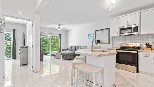 Casa Angelica Apt 202 steps to Sandy Beach