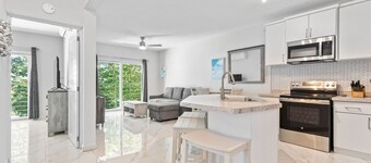 Casa Angelica Apt 202 steps to Sandy Beach