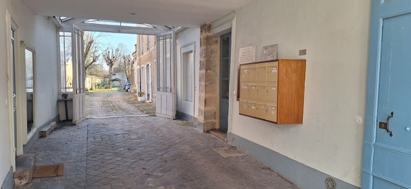 Enceinte de lâhĂ©bergement