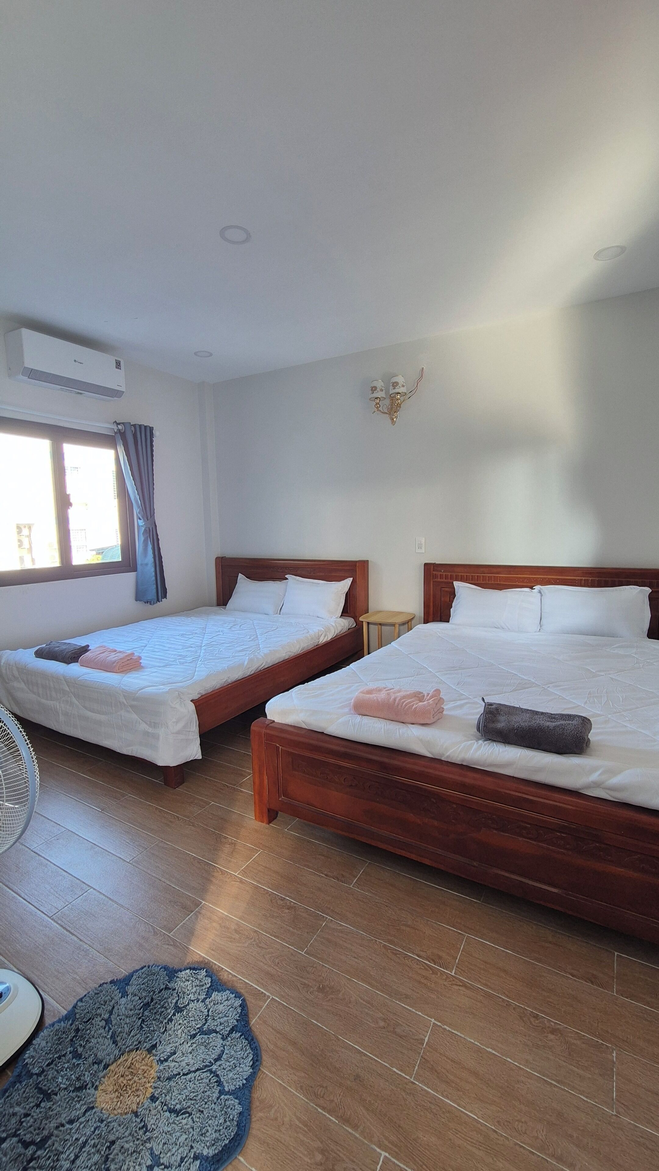 2 slaapkamers, een bureau, een strijkplank/strijkijzer, gratis wifi