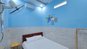 2 habitaciones, escritorio, tabla de planchar con plancha y wifi gratis 