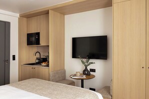 Apartamento | Espacio para trabajar con un portátil y ropa de cama