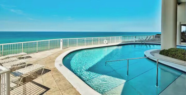 Innenpool, beheizter Pool