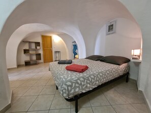 2 bedrooms, iron/ironing board, free WiFi, bed sheets - Gîte Lucas 4 pers. piscine et clim à Sommières - Calm, nature & traditions ! (Sommières)