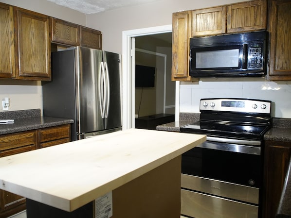 Refrigerador, microondas, horno, placa de cocina