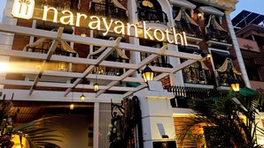 A hotel entrance with a sign reading "Narayan Kothi". - Narayan kothi (Varanasi)