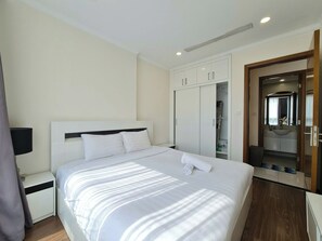2 bedrooms, iron/ironing board, WiFi