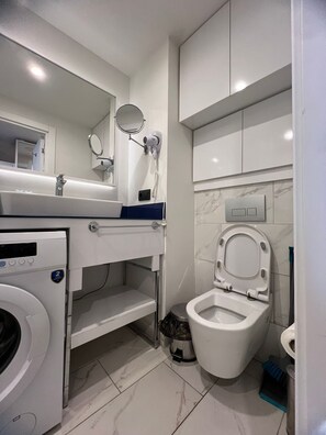 Comfort-Studio, Balkon, Strandblick | Badezimmer