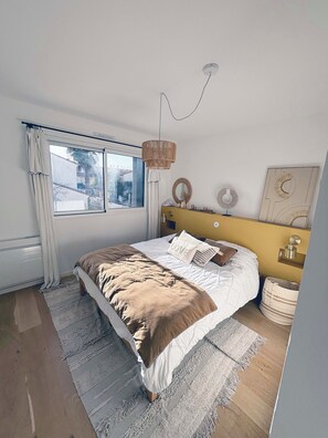 4 bedrooms, WiFi, bed sheets - Downtown villa with pool (Montpellier)