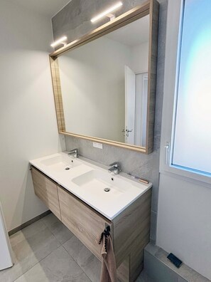 Handtücher, Seife, Toilettenpapier