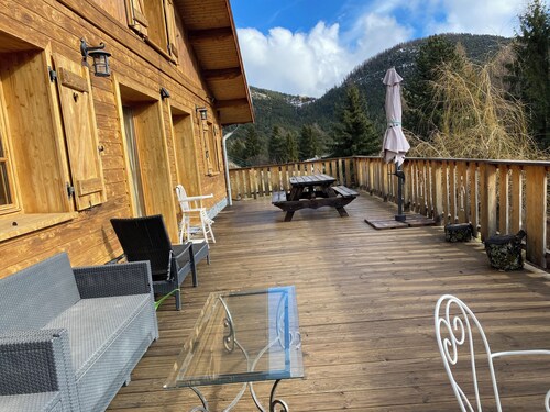 Mountain chalet, close to ski slopes and sporting activities.