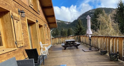 Mountain chalet, close to ski slopes and sporting activities.