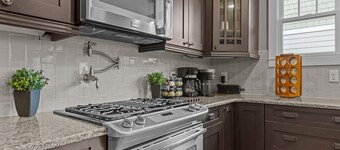 Convenient 3-BR Townhouse in SW Durham