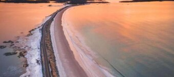 Family home with Wood Fire Sauna near the coast. Hypoallergenic pet friendly.