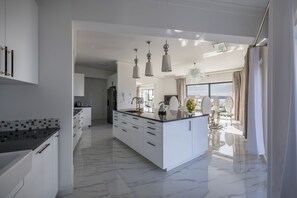 Private kitchen - Berfami 5-star villa with panoramic seaview & modern luxury in Podstrana, Split (Podstrana)