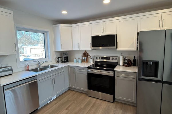 ثلاجة، ميكروويف، فرن، موقد طهي مسطح