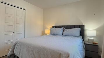 4 bedrooms, iron/ironing board, WiFi, bed sheets