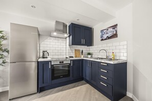 Kühlschrank, Mikrowelle, Ofen, Toaster