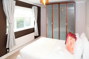 3 makuuhuonetta, silitysrauta/-lauta, Wi-Fi, vuodevaatteet