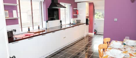 Refrigerador, horno, parrilla de estufa y lavavajillas